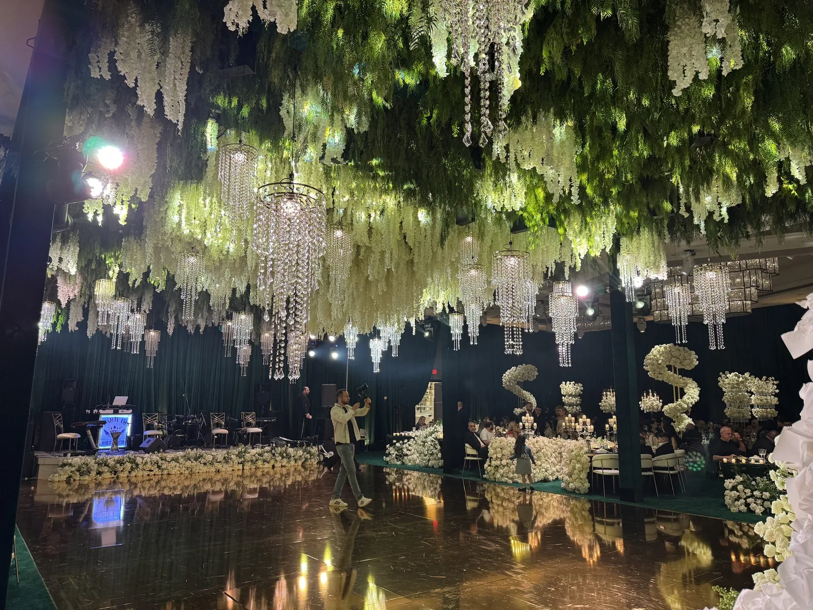 Kinetic chandeliers