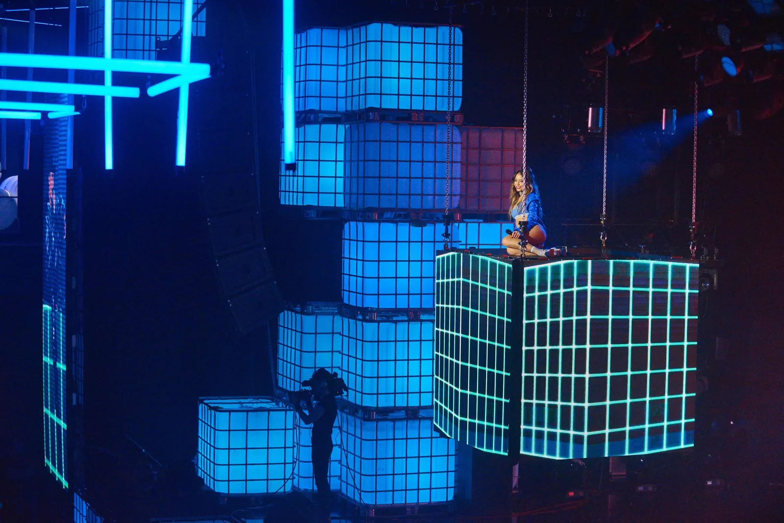 Kinetic light cubes