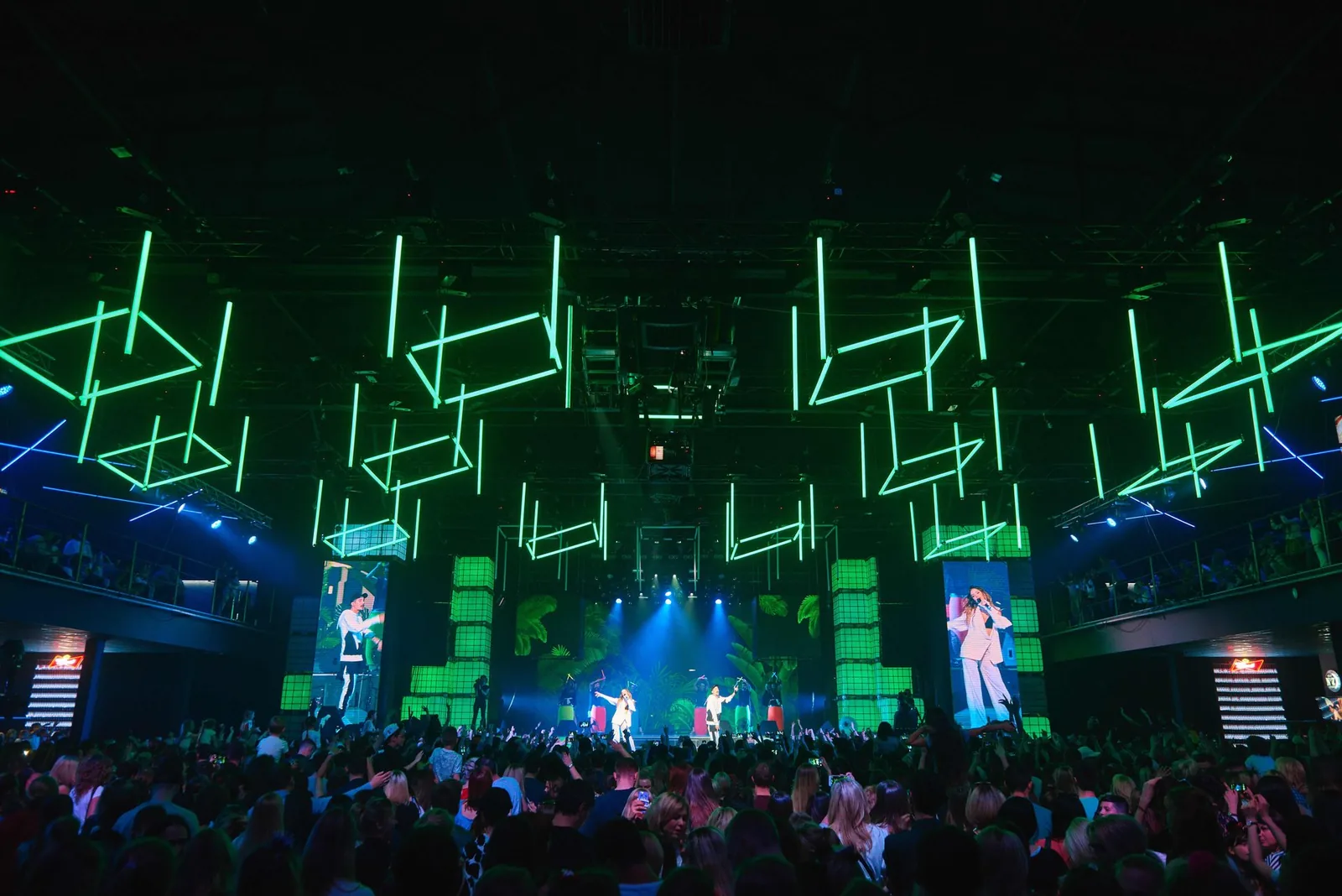 Kinetic light cubes