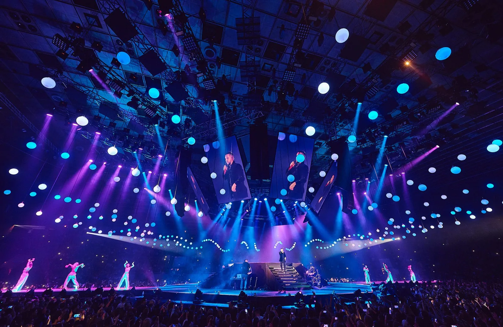 Kinetic lights in motion