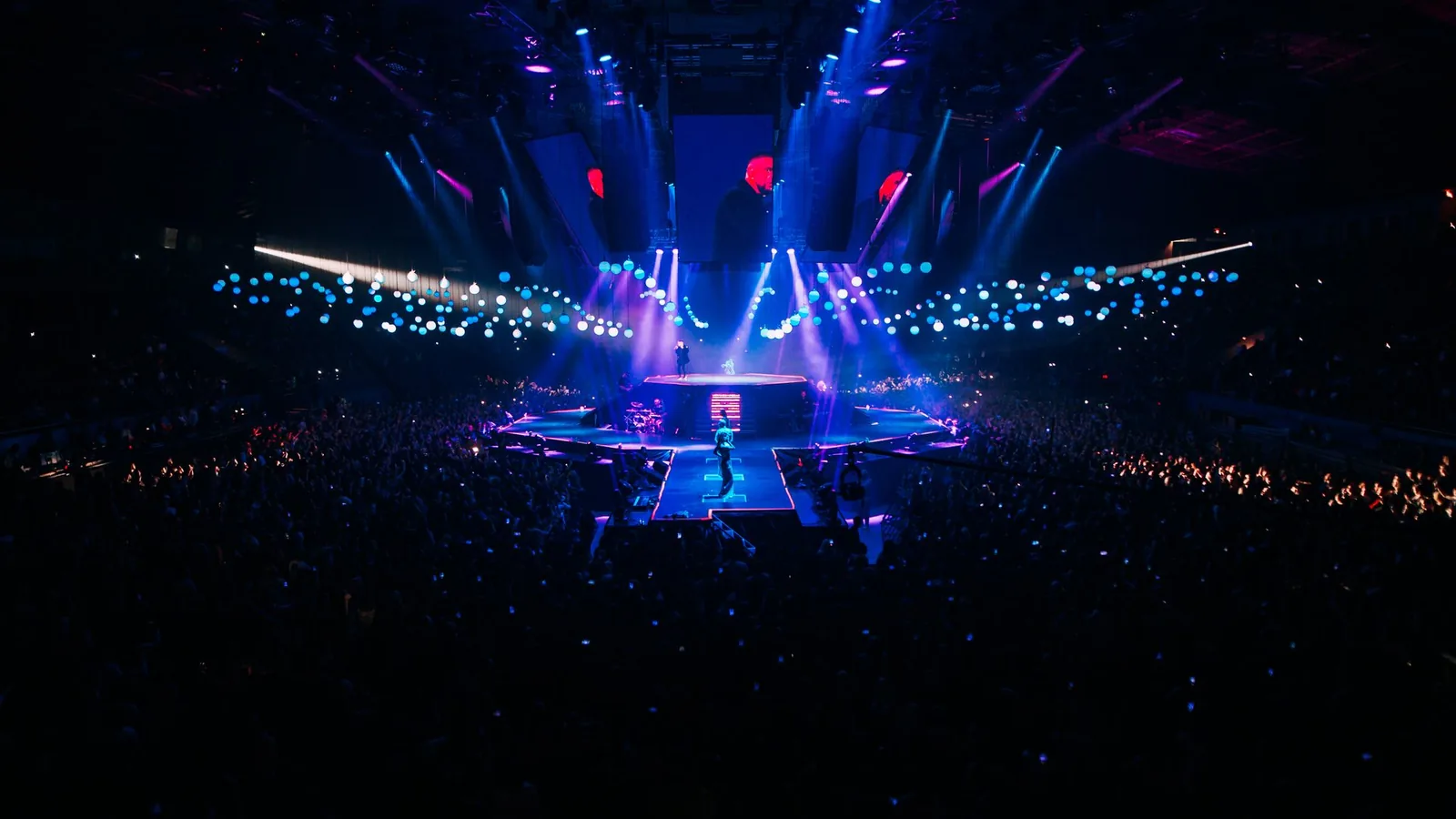 Kinetic lights in motion