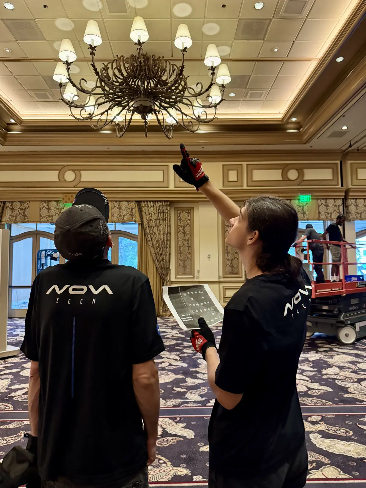 Kinetic mirror experience at a major Las Vegas resort