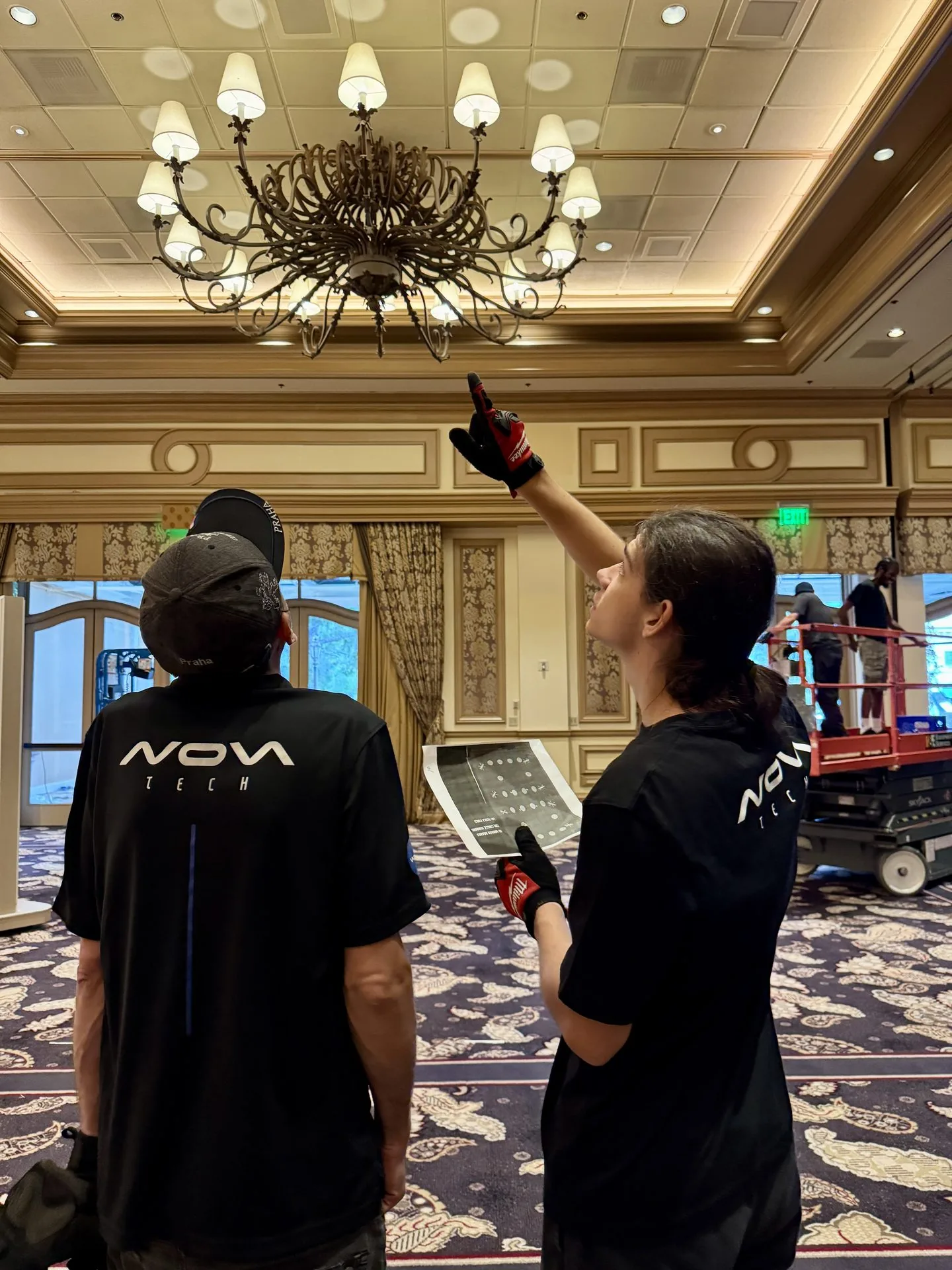 Kinetic mirror experience at a major Las Vegas resort