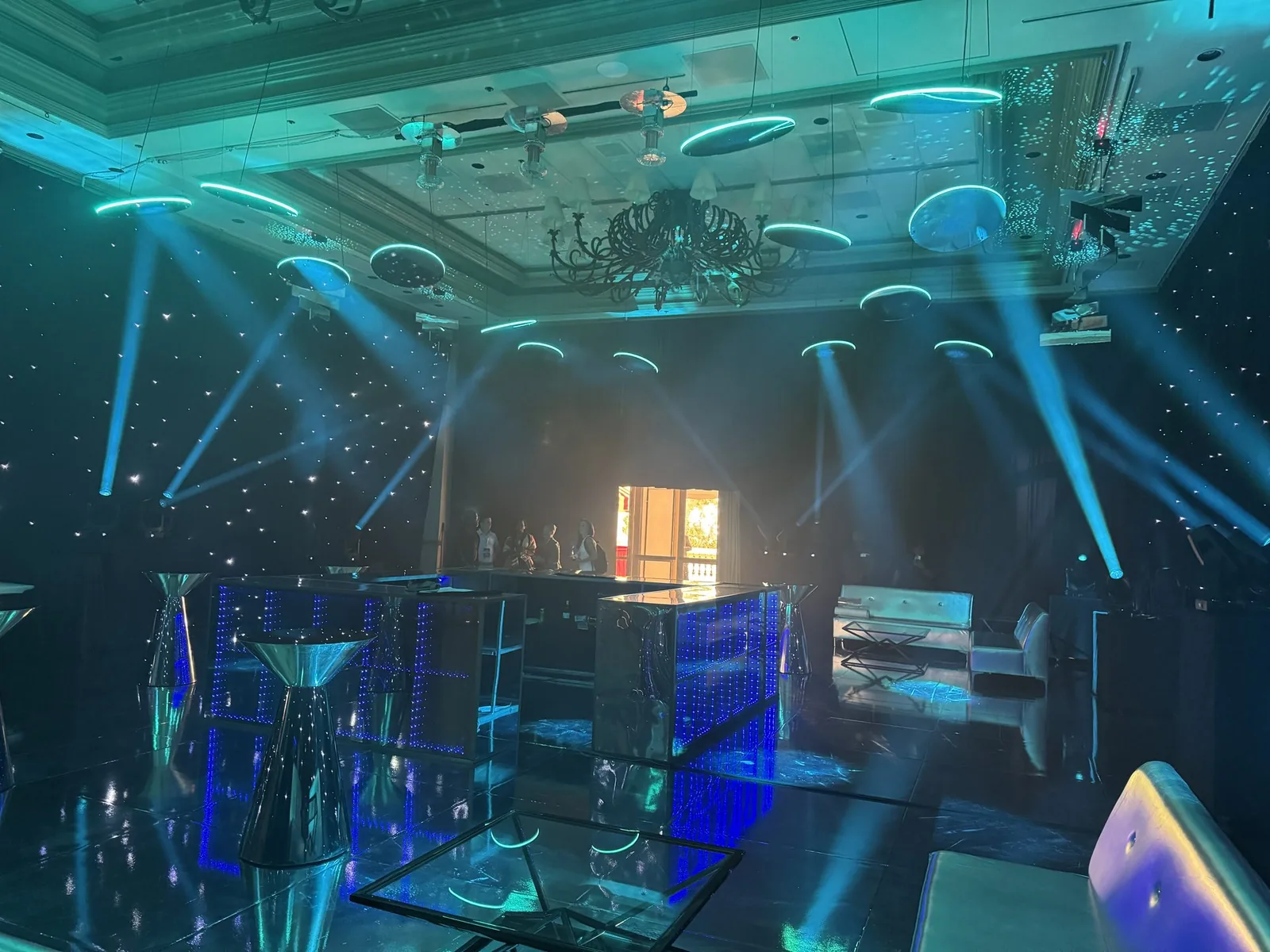 Kinetic mirror experience at a major Las Vegas resort