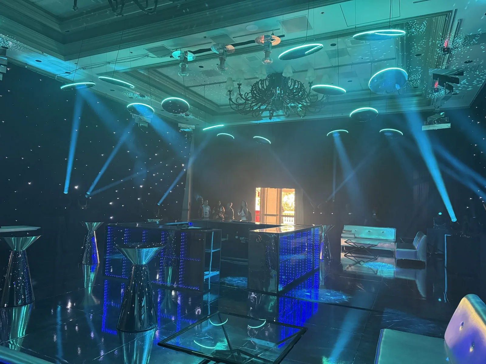 Kinetic mirror experience at a major Las Vegas resort