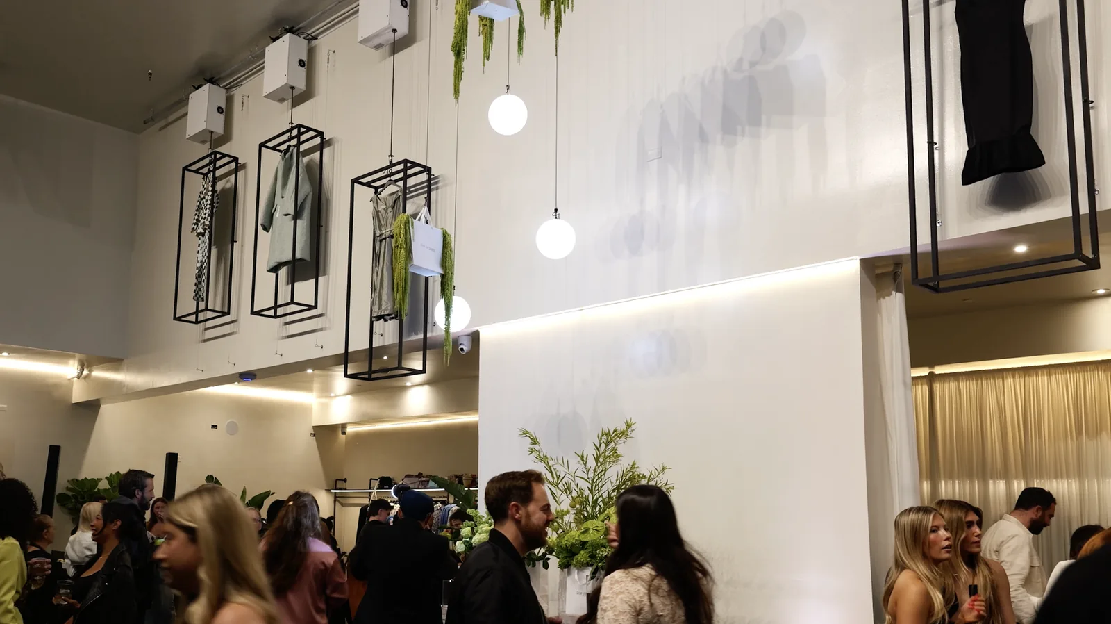 Kinetic retail experience