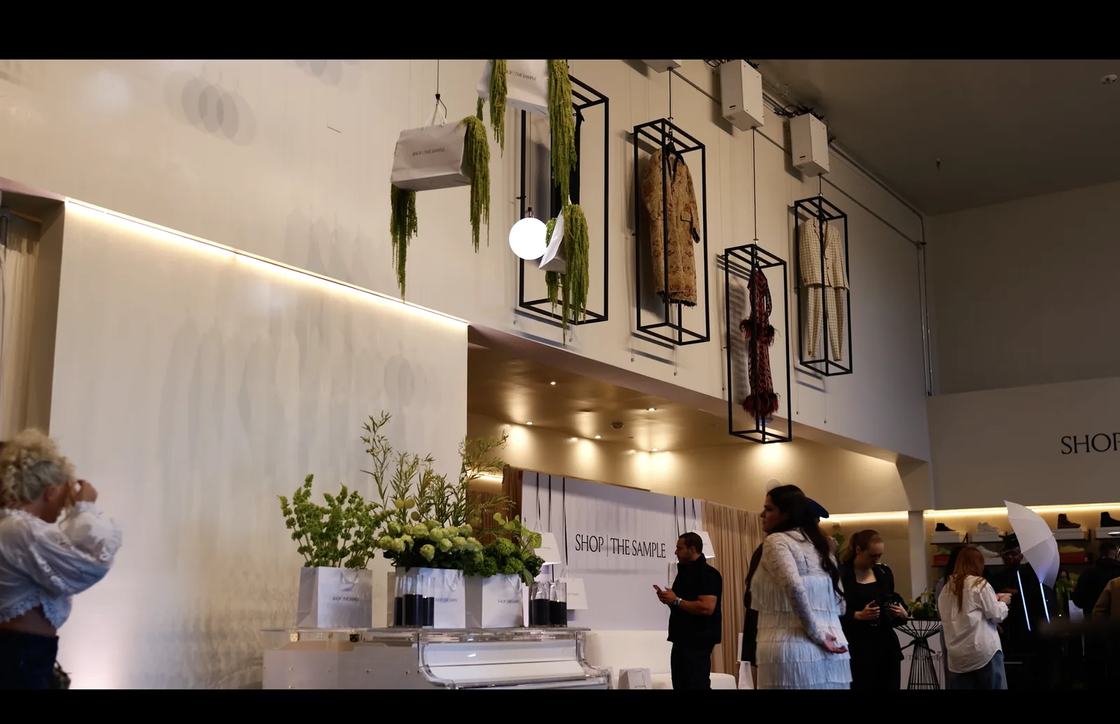 Kinetic retail experience