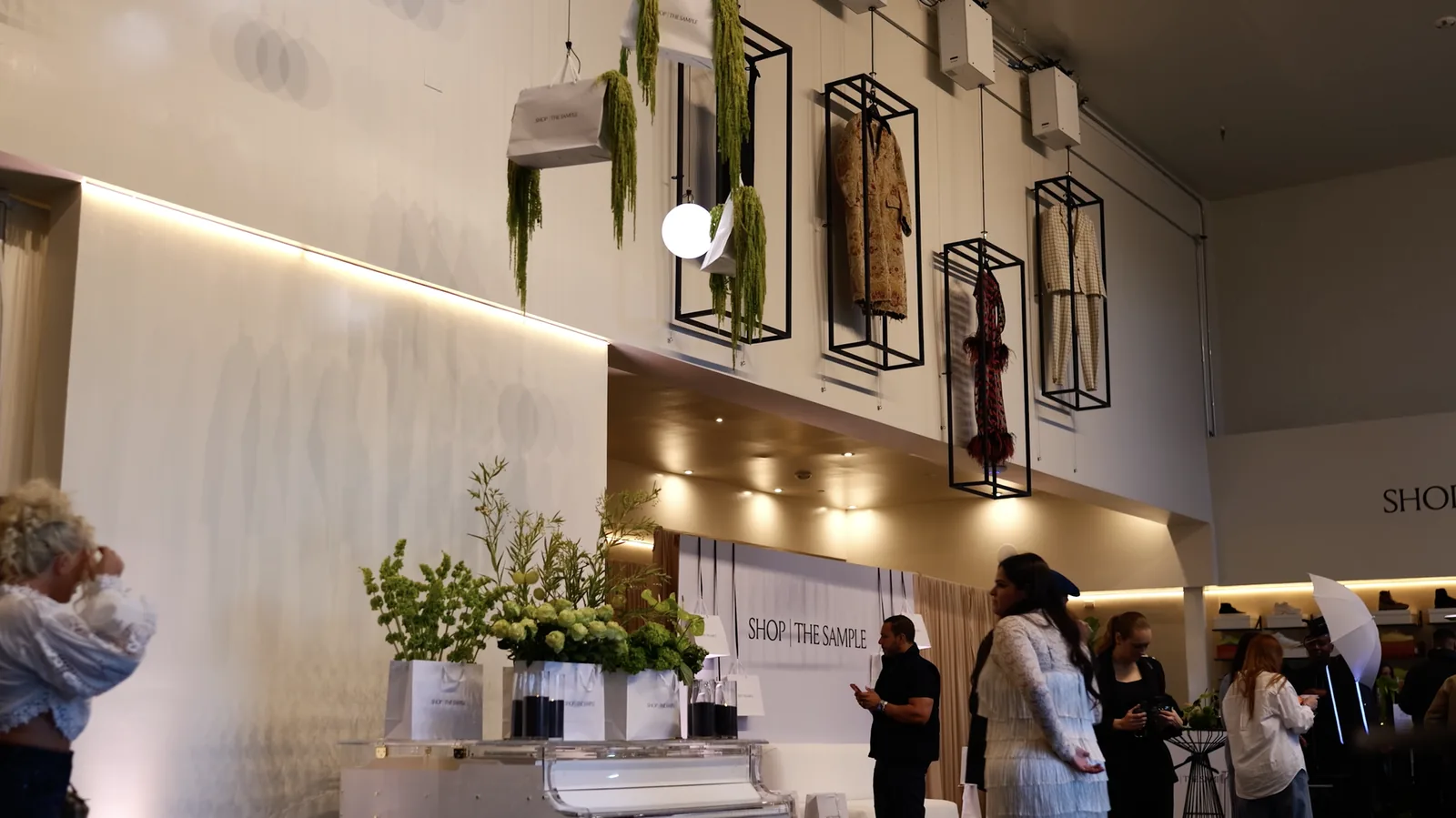Kinetic retail experience