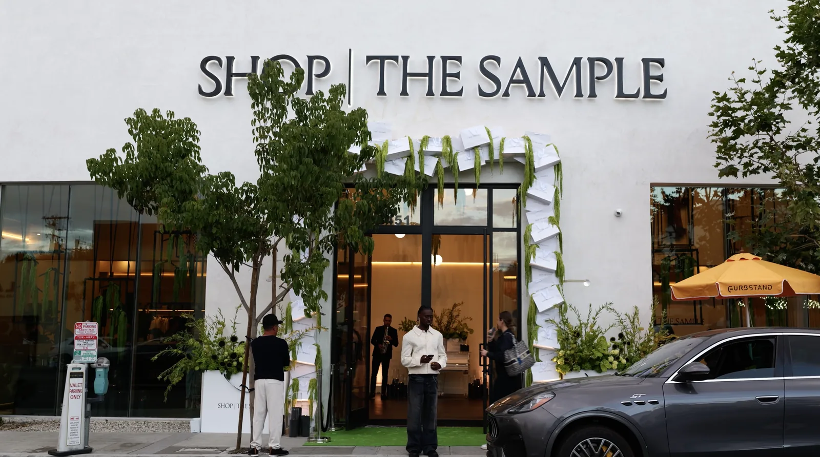 Kinetic retail experience