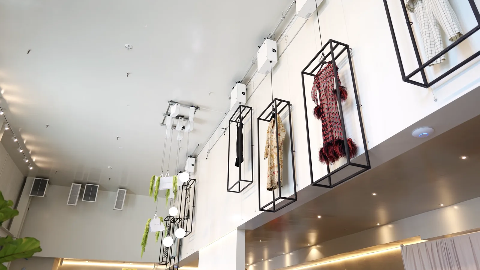 Kinetic retail experience