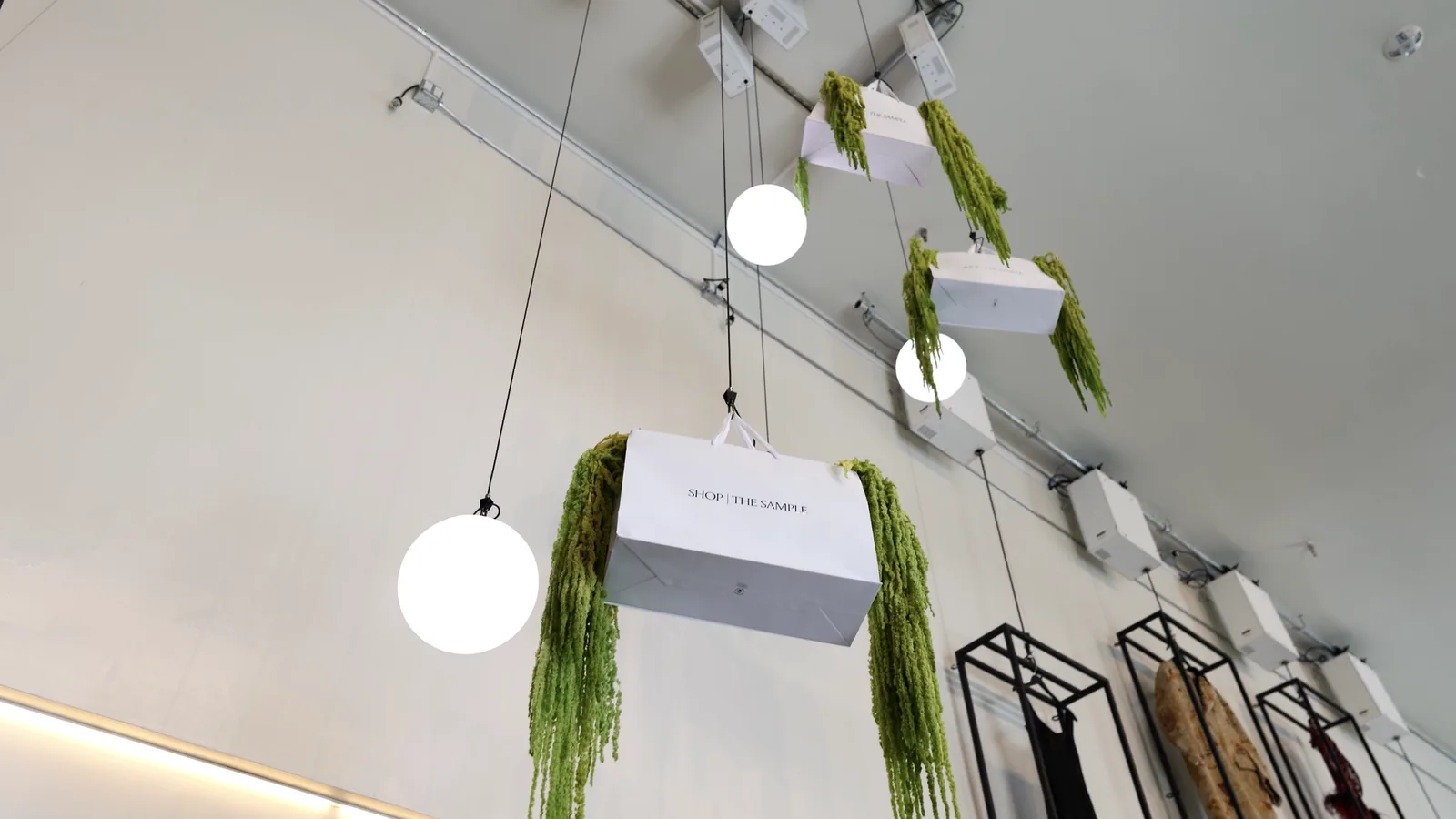 Kinetic retail experience