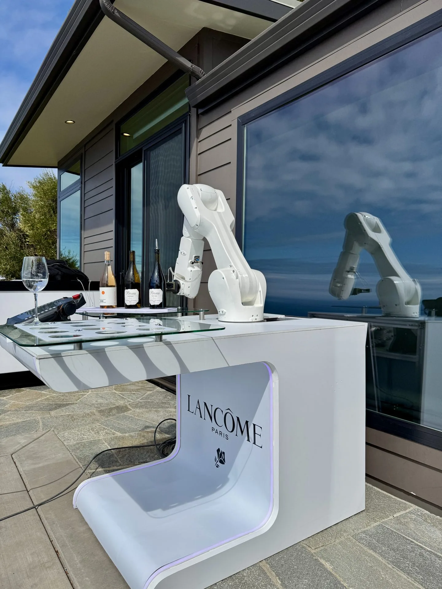RoboBar experience — Lancôme Big Sur