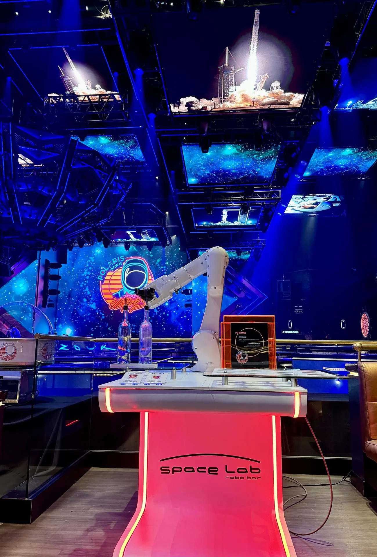 Robot bartender Las Vegas