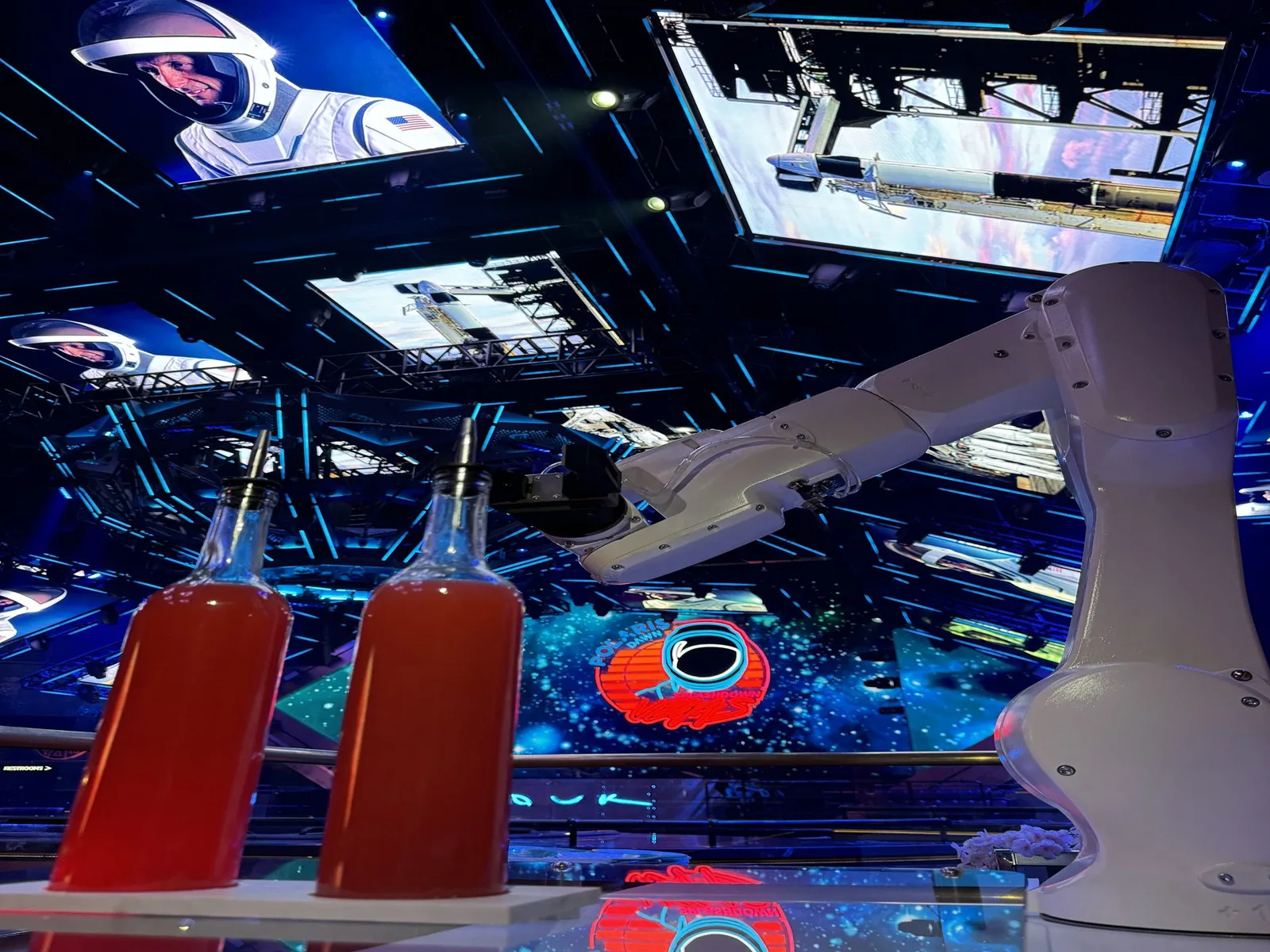 Robot bartender Las Vegas