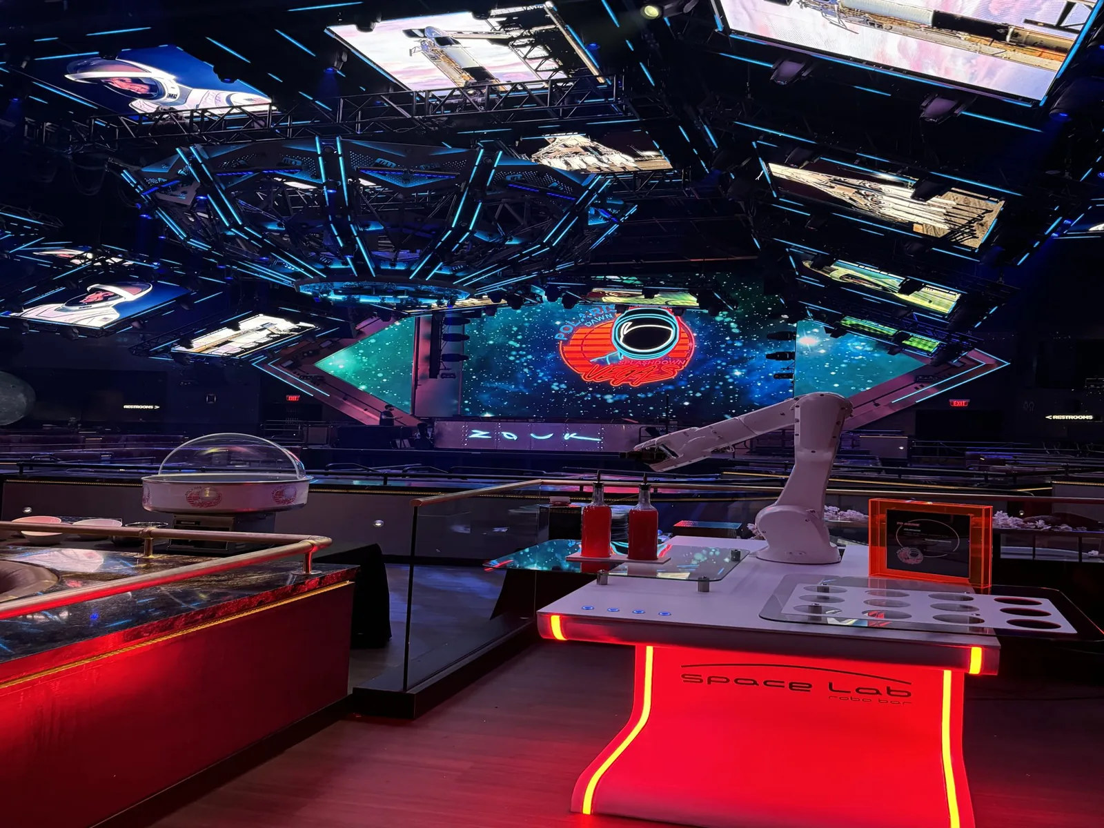 Robot bartender Las Vegas
