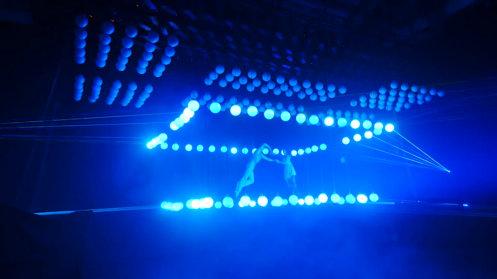 Kinetic mirrors throwing beams across a Los Angeles stage