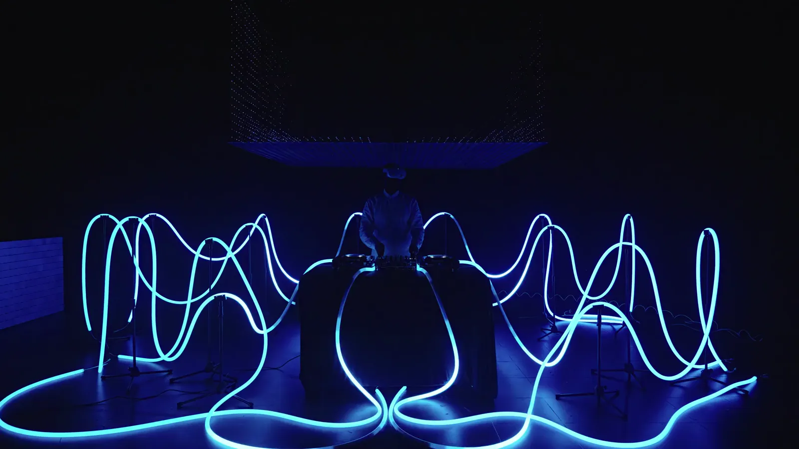 360° LED neon tubes lighting a crowd at a NovaTech event